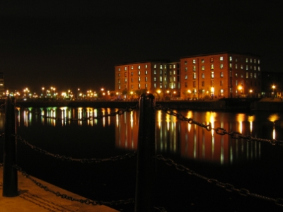 Visuale notturna dell'Albert Dock